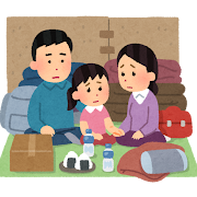避難所で不安そうな表情の家族が寄り添っているイラスト。