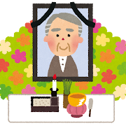 遺影写真、ロウソク、供え物のある祭壇。